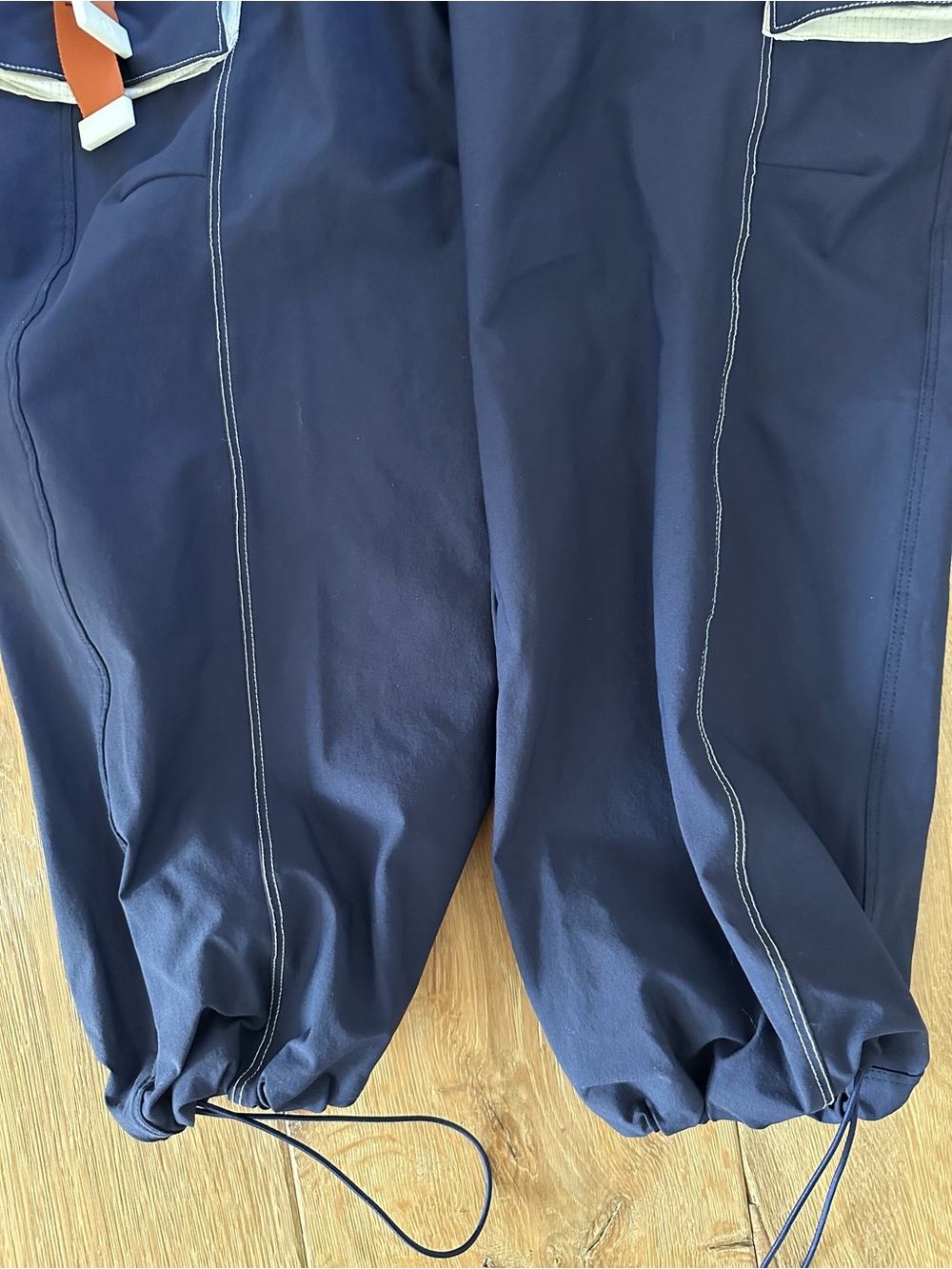 Like New Seniq Trailmix Hiking Pant size Medium - Picture 4 of 8
